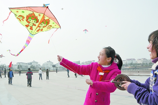 沁阳实验小学开展放飞梦想风筝比赛