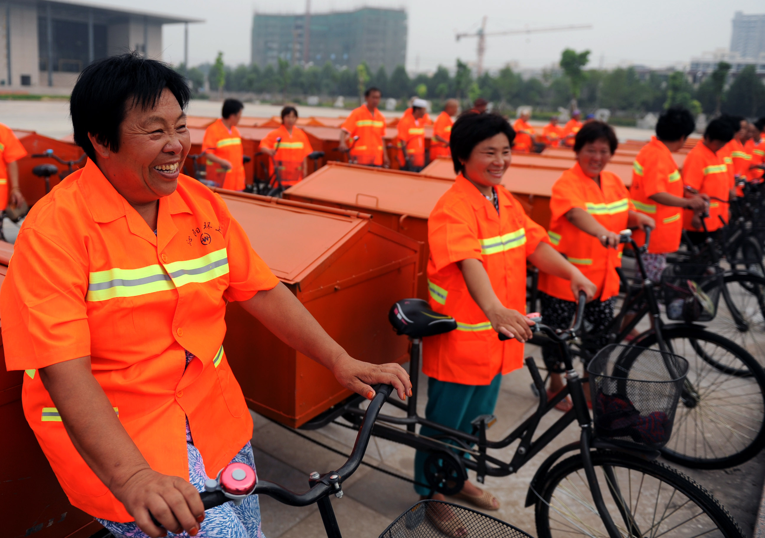 (图片)沁阳:450辆垃圾清扫车装备环卫工人