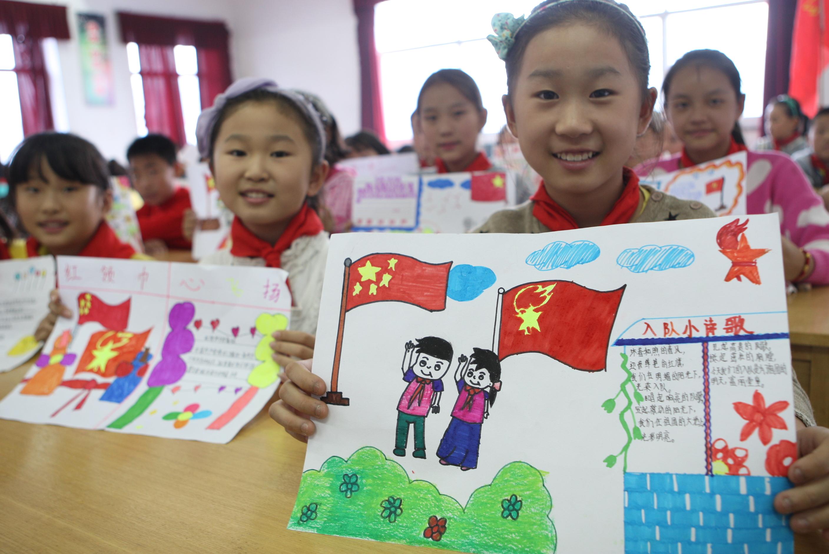 图片新闻:解放区小学生开展少先队日建队纪念