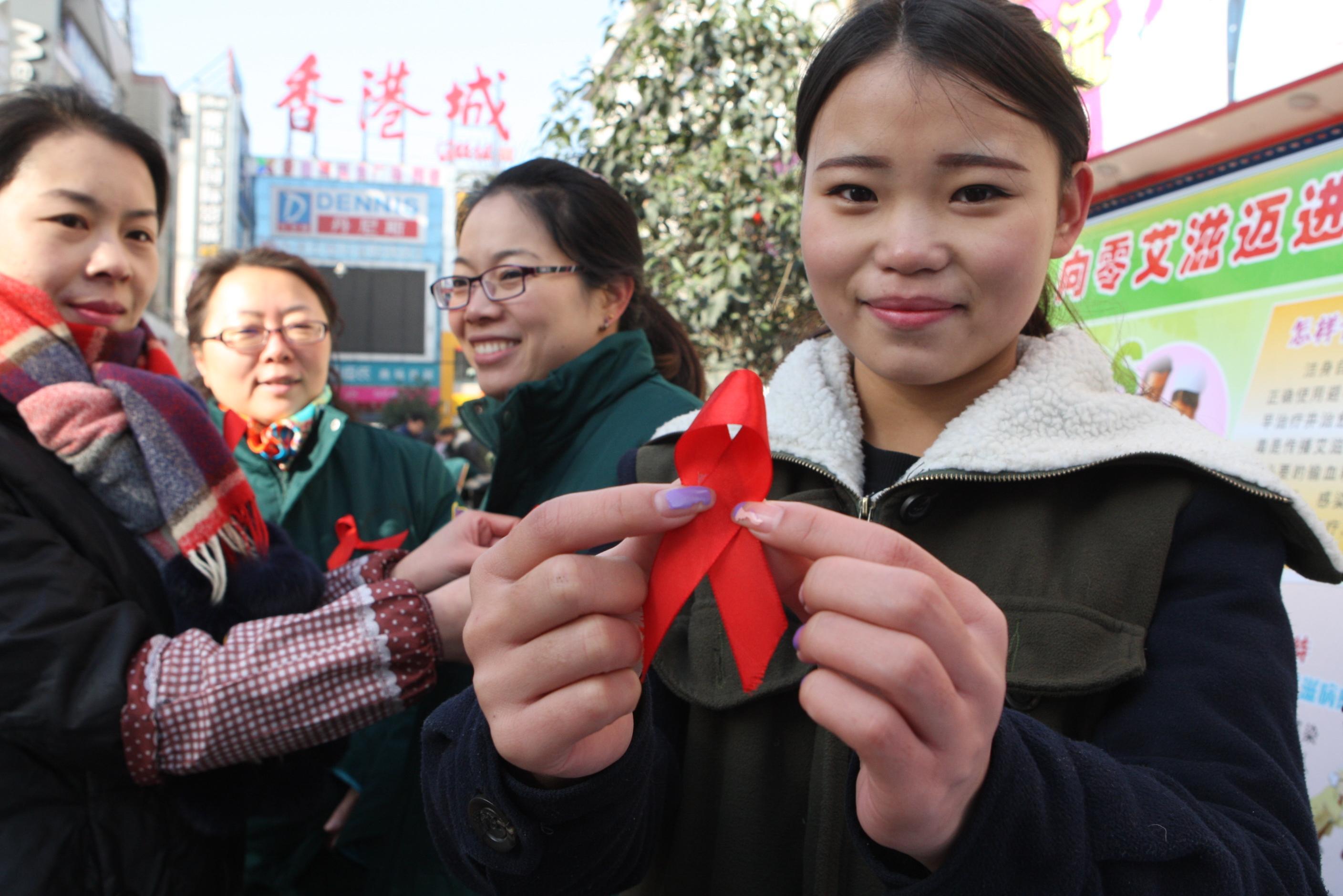 图片新闻:解放区做好12.1世界艾滋病日宣传活
