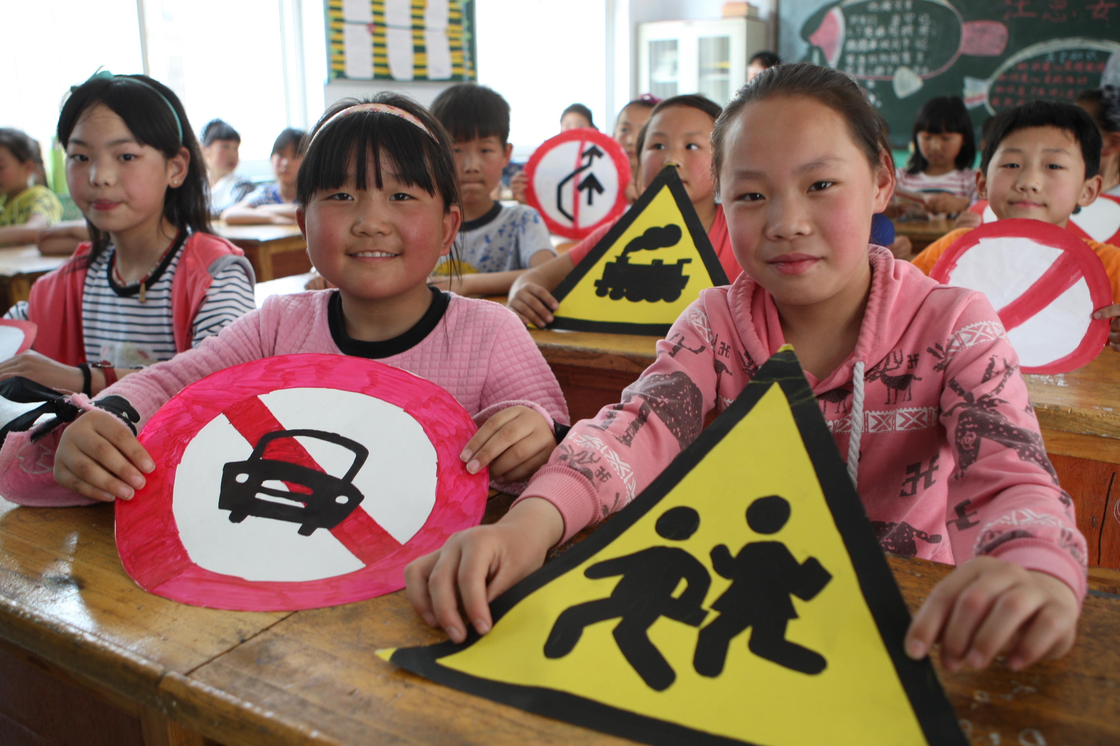 图片新闻:解放区中小学校开展全国交通安全反思日