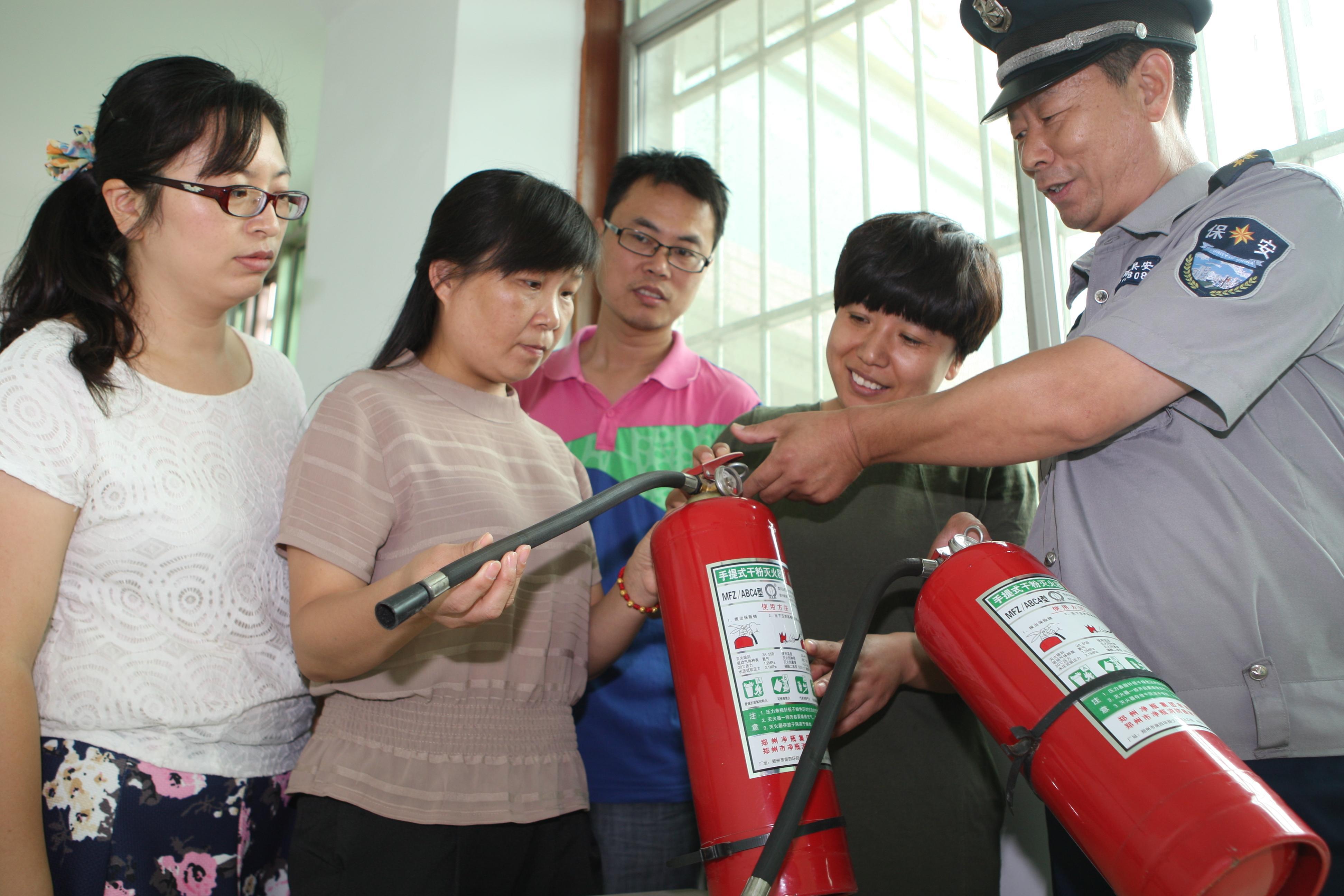 图片新闻:消防培训进社区 安全知识送上门_通