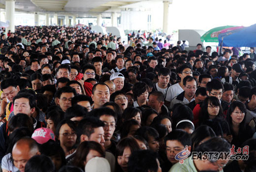 ����3��������οͳ�150�� �ٴ������ο��¸�